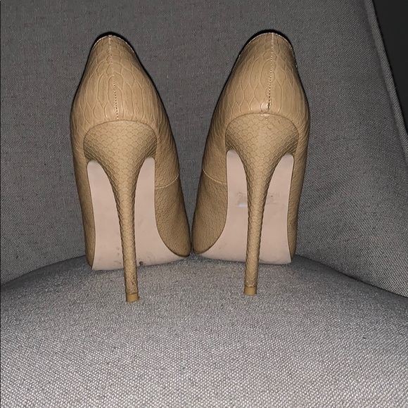 Tan heels - Picture 4 of 8